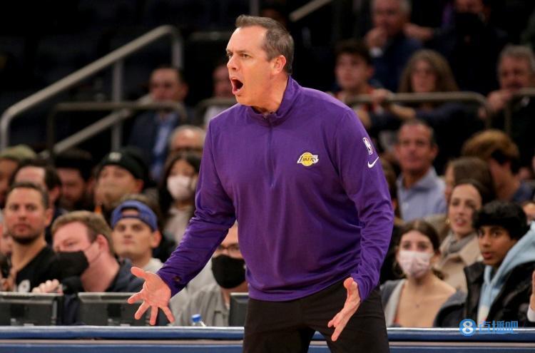 NBA黑白直播：免费模式观赛新趋势引发全球瞩目与讨论
