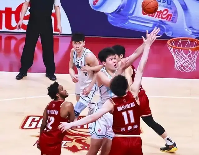 NBA无插件高清直播，高效便捷观赛体验助力球迷追寻激情与魅力