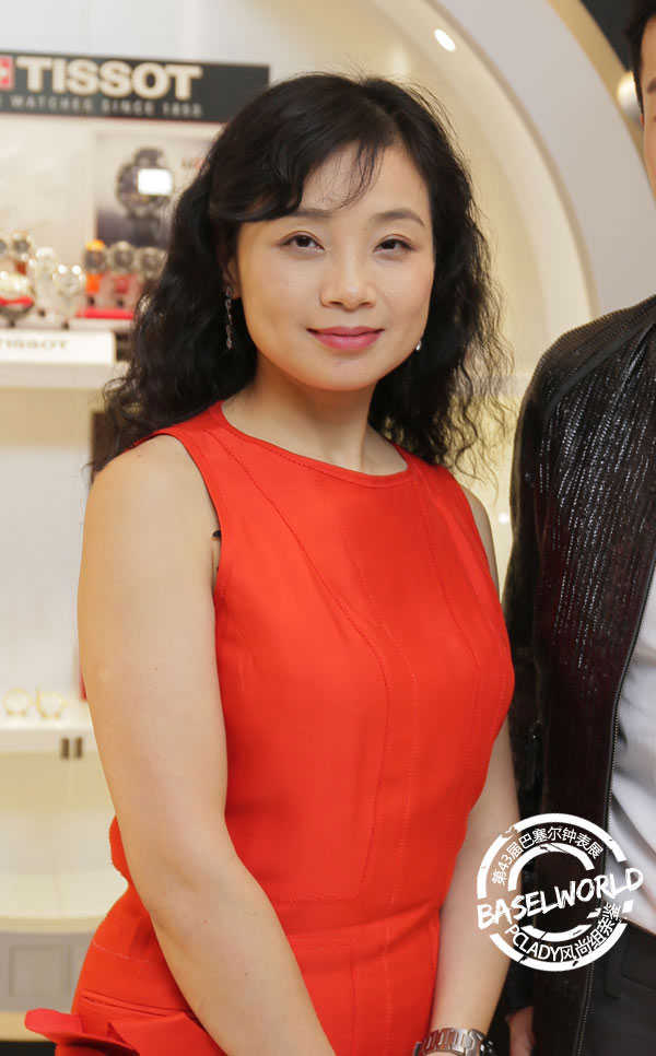 盘点历届世界杯女主持，领略她们的独特魅力与出色表现