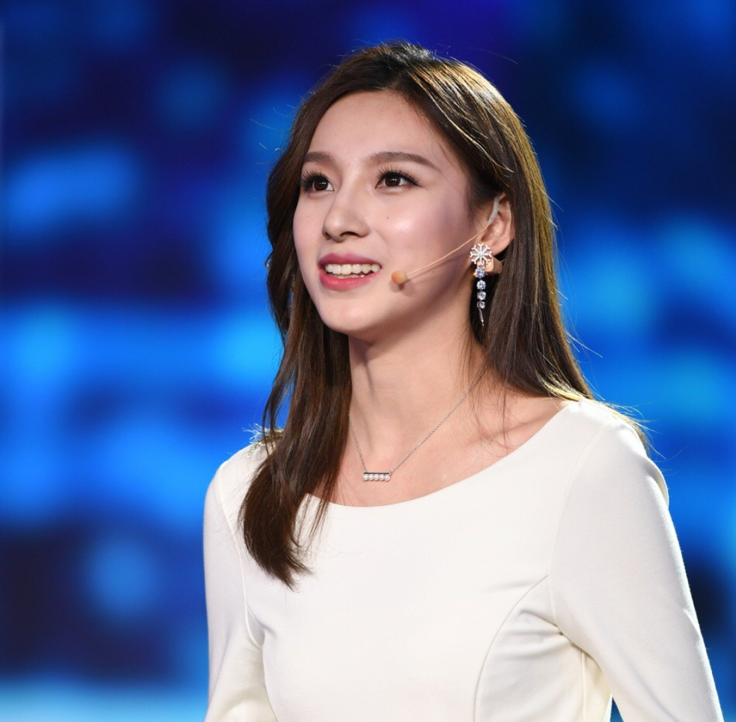 世界杯女主持人：专业素养与独特魅力的完美展现