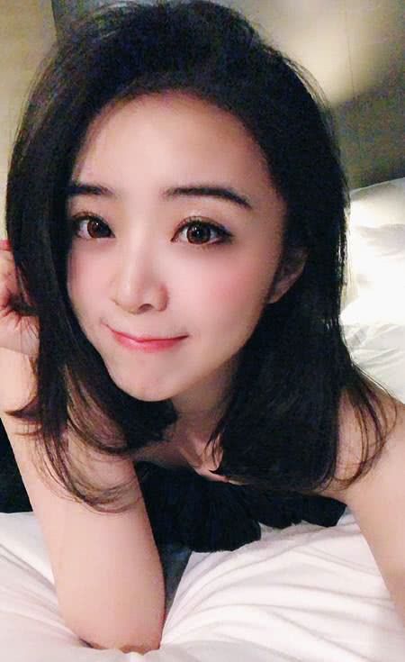 世界杯女主持人：专业素养与独特魅力的完美展现